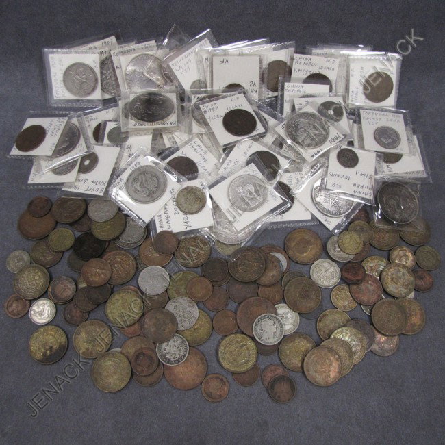 LOT ASSORTED FOREIGN COINS INCLUDING CHINA, EGYPT: LOT ASSORTED FOREIGN COINS INCLUDING CHINA, EGYPT, MOROCCO, PORTUGAL, PANAMA, PERU, ROMANIA, NETHERLANDS, ETC