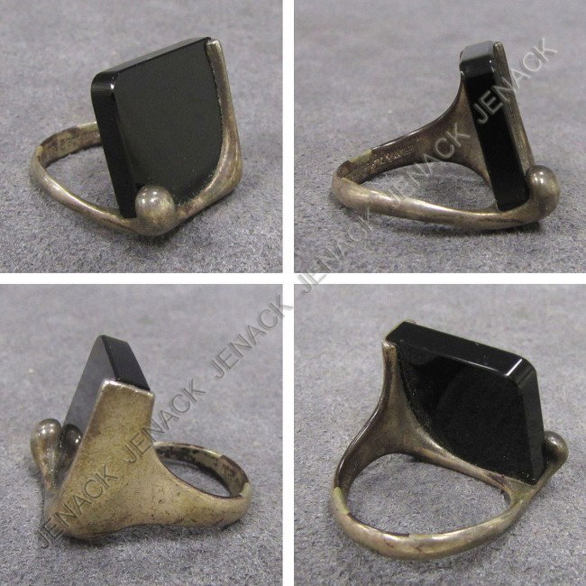 TIFFANY & CO ELSA PERETTI 925 SILVER AND ONYX RING: TIFFANY & CO. ELSA PERETTI 925 SILVER AND ONYX RING, SIGNED PERETTI SPAIN. RING SIZE 7