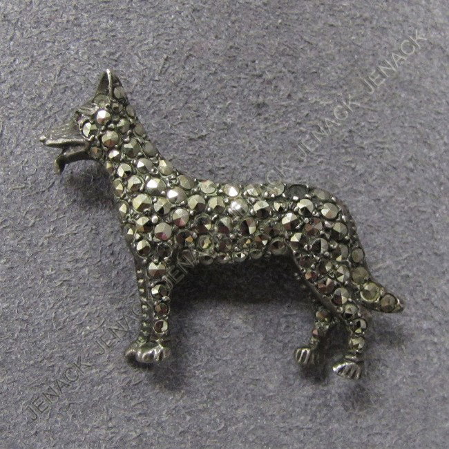 VINTAGE 935 SILVER AND MARCASITE DOG PIN: VINTAGE 935 SILVER AND MARCASITE DOG PIN. 1 1/2"; GROSS WEIGHT 0.38 OZT