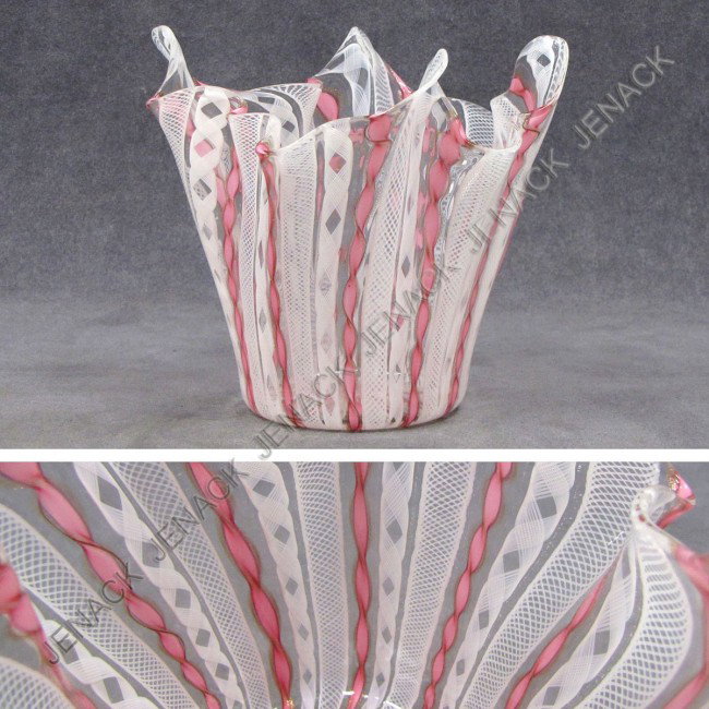 VENINI STYLE HANDKERCHIEF VASE: VENINI STYLE HANDKERCHIEF VASE. HEIGHT 6"
