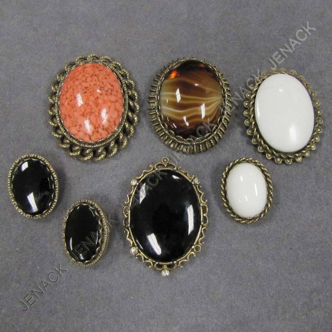 LOT (6) BROOCHES AND EARRINGS, SIGNED : LOT (6) BROOCHES AND EARRINGS, SIGNED ORIGINAL BY ROBERT INCLUDING (4) BROOCHES, (1) PAIR CLIP EARRINGS, AND (1) SINGLE CLIP EARRING (1/BROOCH MISSING (2) STONES)