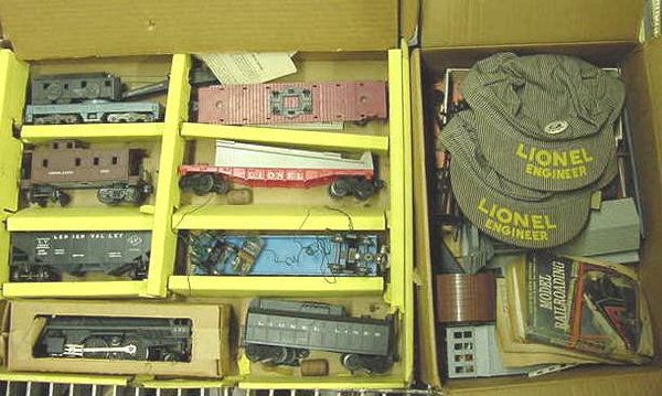 LIONEL TRAIN SET #1646 WITH BOX: LIONEL TRAIN SET #1646 (COMPLETE WITH LAYOUT TABLE/ACCESSORIES) ORIGINAL BOX. NOTE: OVERALL GOOD CONDITION