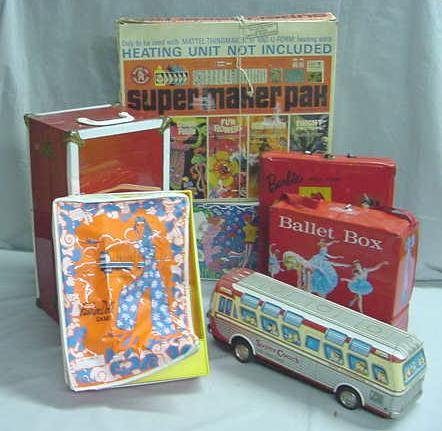 BOX LOT DOLLS CARRYING CASES
