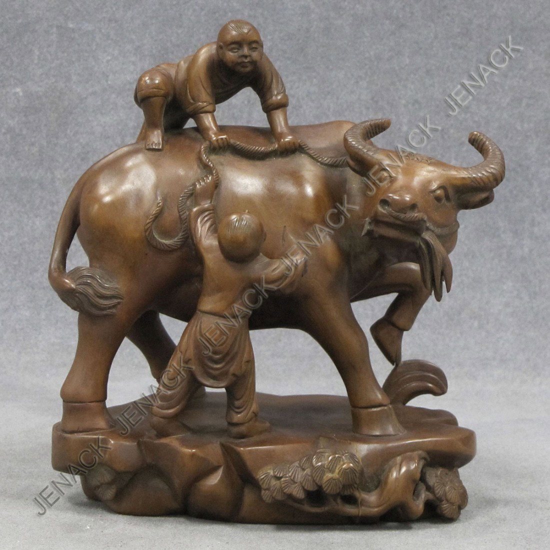 CHINESE CARVED BOXWOOD GROUP, WATER BUFFALO : CHINESE CARVED BOXWOOD GROUP, WATER BUFFALO AND HANDLERS. HEIGHT 7"; LENGTH 6" (IMPERFECTION)