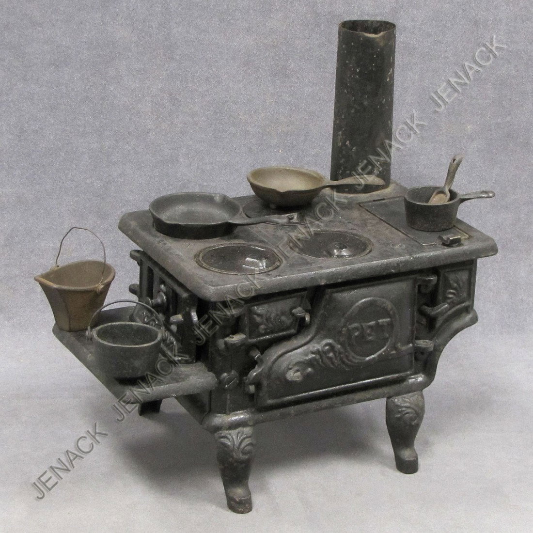 VINTAGE PET CAST IRON STOVE AND ACCESSORIES: VINTAGE PET CAST IRON STOVE AND ACCESSORIES. HEIGHT 7"; WIDTH 11"