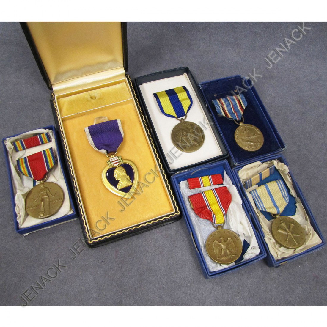 LOT (6) ASSORTED US MEDALS INCLUDING PURPLE HEART: LOT (6) ASSORTED US MEDALS INCLUDING PURPLE HEART, WWII SERVICE, ARMED FORCES RESERVE, NAVAL CUBAN EXPEDITIONARY MEDAL, NATIONAL DEFENSE, AMERICAN CAMPAIGN