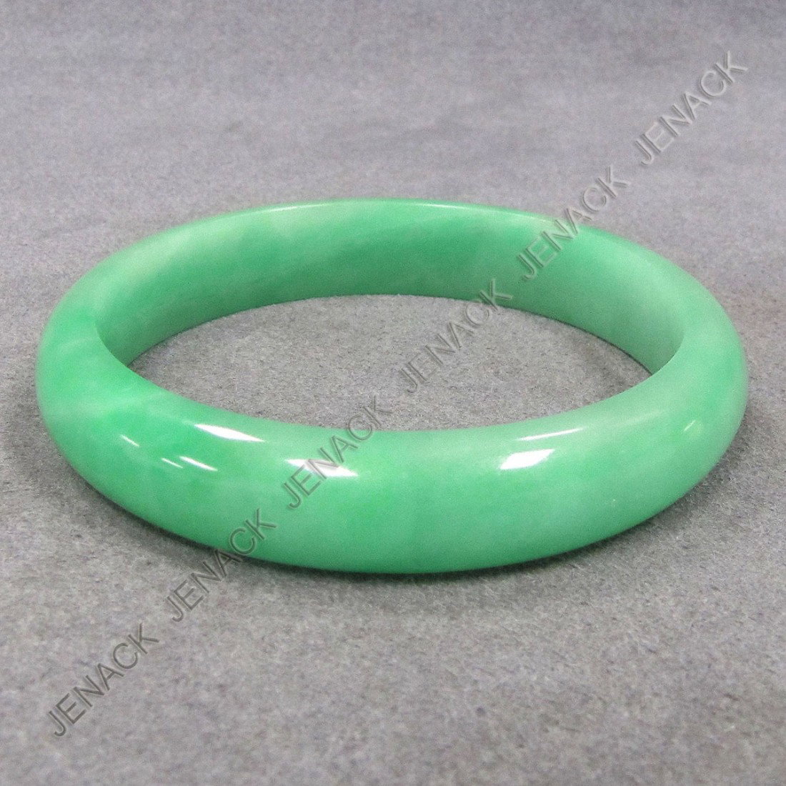 CHINESE CARVED JADE BANGLE: CHINESE CARVED JADE BANGLE. DIAMETER 3 1/8"; OPENING 2 3/8"