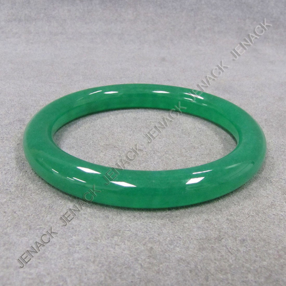 CHINESE JADE BANGLE: CHINESE JADE BANGLE. DIAMETER 3 1/8"; OPENING 2 1/2"