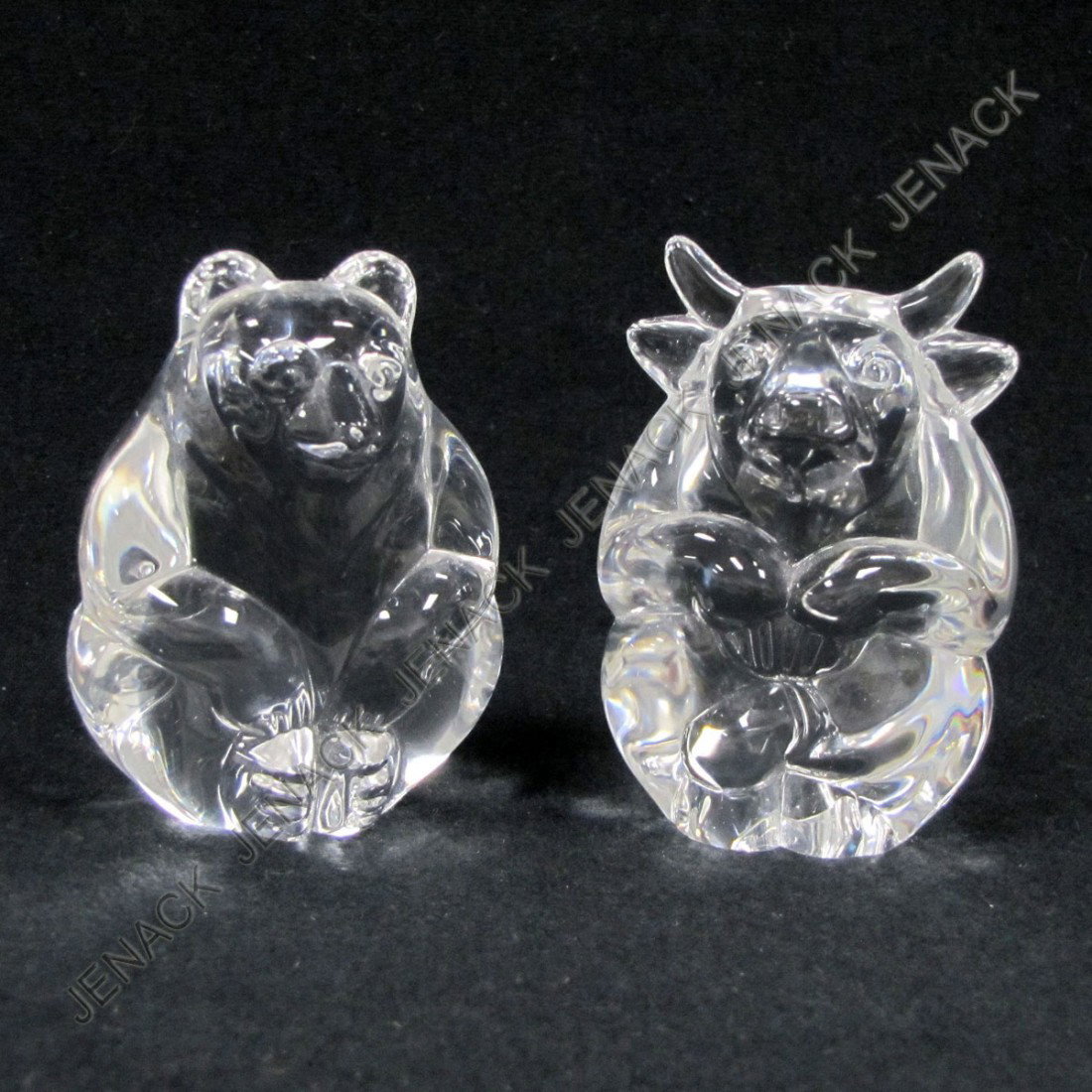 LOT (2) STEUBEN CRYSTAL BEAR AND BULL FIGURINES: LOT (2) STEUBEN CRYSTAL BEAR AND BULL FIGURINES, SIGNED. HEIGHT 2 3/4"