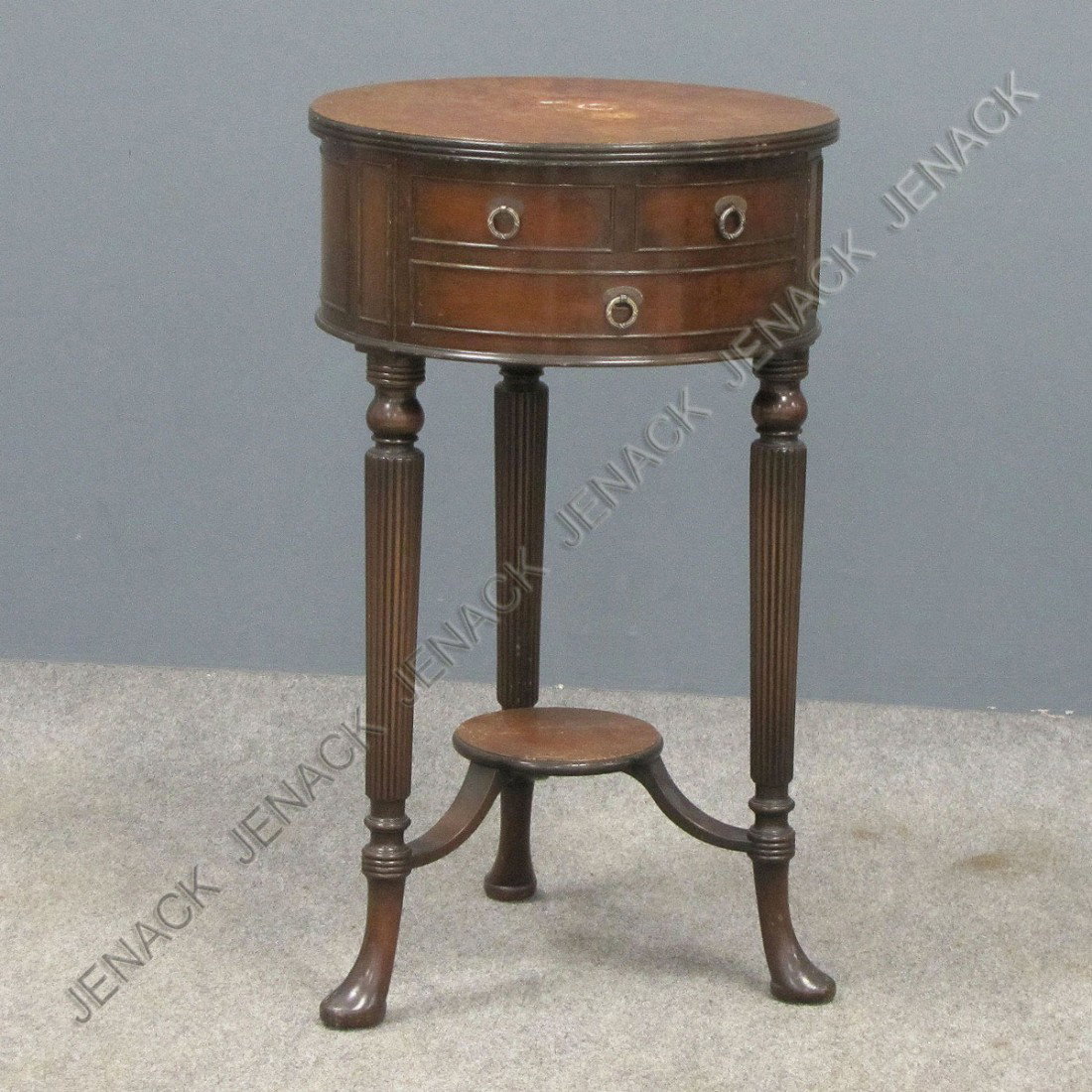 SHERATON STYLE CARVED MAHOGANY STAND, SIGNED : SHERATON STYLE CARVED MAHOGANY STAND, SIGNED. HEIGHT 23"; DIAMETER 13 1/2"