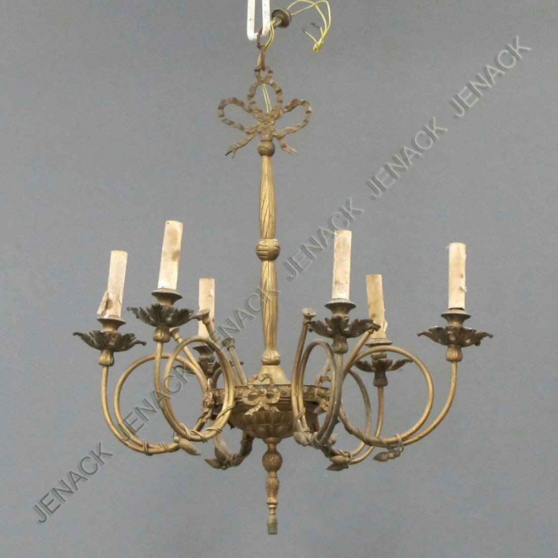 FRENCH STYLE HUNT HORN CHANDELIER: FRENCH STYLE HUNT HORN CHANDELIER. HEIGHT 25"; DIAMETER 23"