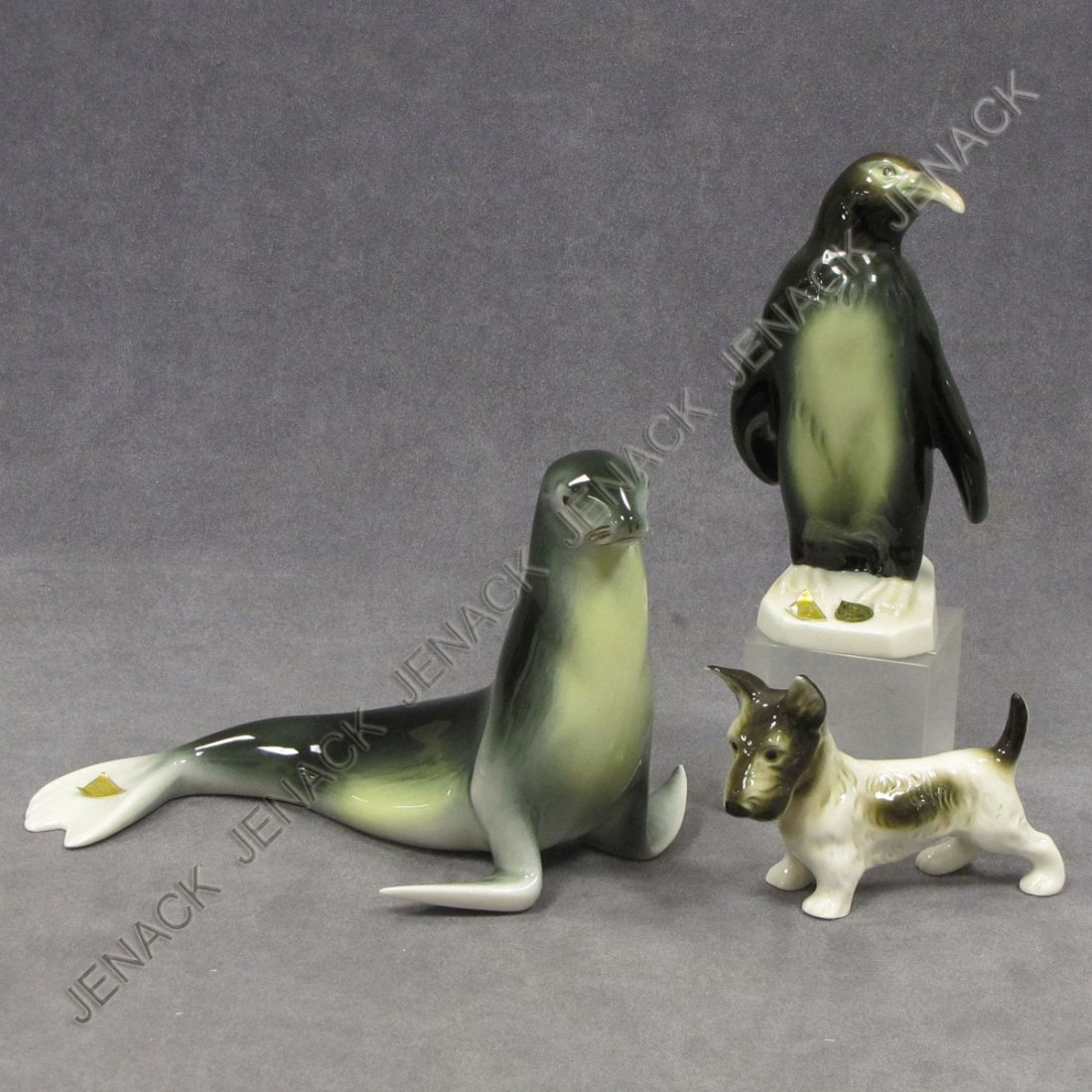 LOT (3) ROYAL DUX PORCELAIN FIGURES INCLUDING BIRD: LOT (3) ROYAL DUX PORCELAIN FIGURES INCLUDING BIRD, DOG, AND SEAL. HEIGHT 3-6"