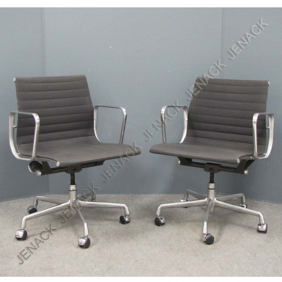 LOT (4) CHARLES EAMES STYLE SWIVEL ARMCHAIRS: LOT (4) CHARLES EAMES STYLE SWIVEL ARMCHAIRS