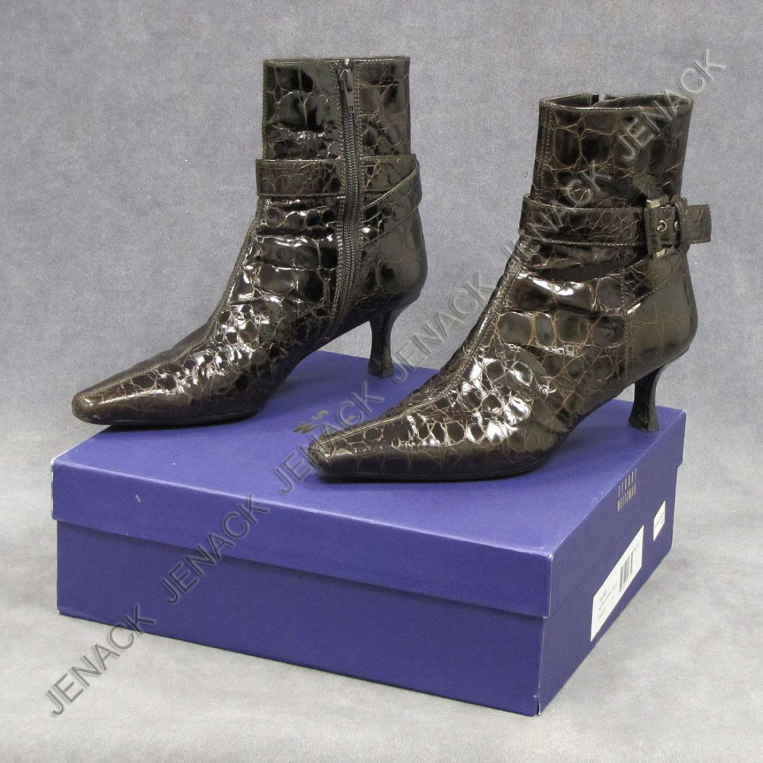 PAIR STUART WEITZMAN BROWN CARMAN CROCODILE SHOE: PAIR STUART WEITZMAN BROWN CARMAN CROCODILE SHOE WITH BOX. SIZE 7 (GENTLY USED)