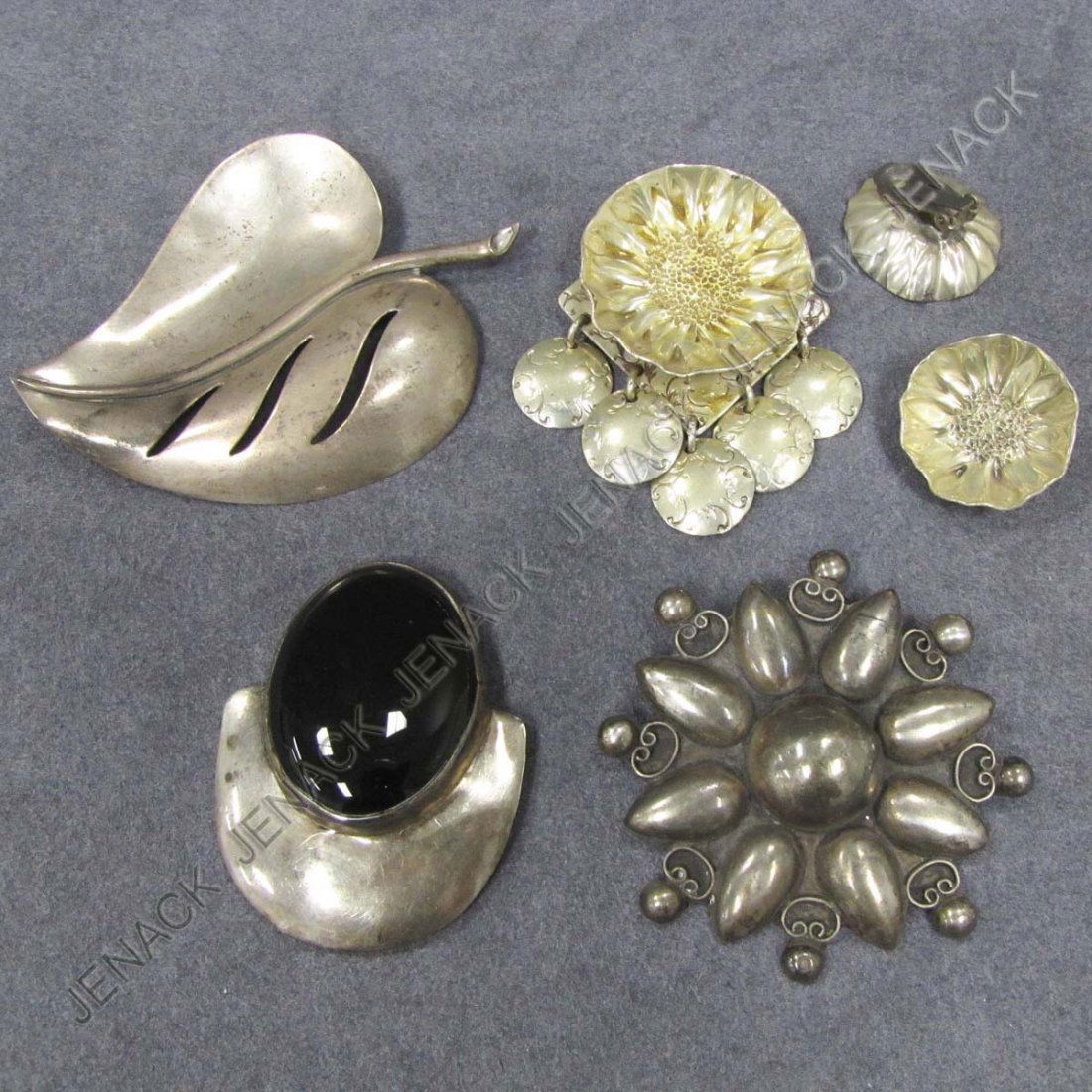 LOT (5) VINTAGE STERLING BROOCHES: LOT (5) VINTAGE STERLING BROOCHES INCLUDING GRET BOCKEN, MEXICAN AND CORO. GROSS WEIGHT 3.05 OZT