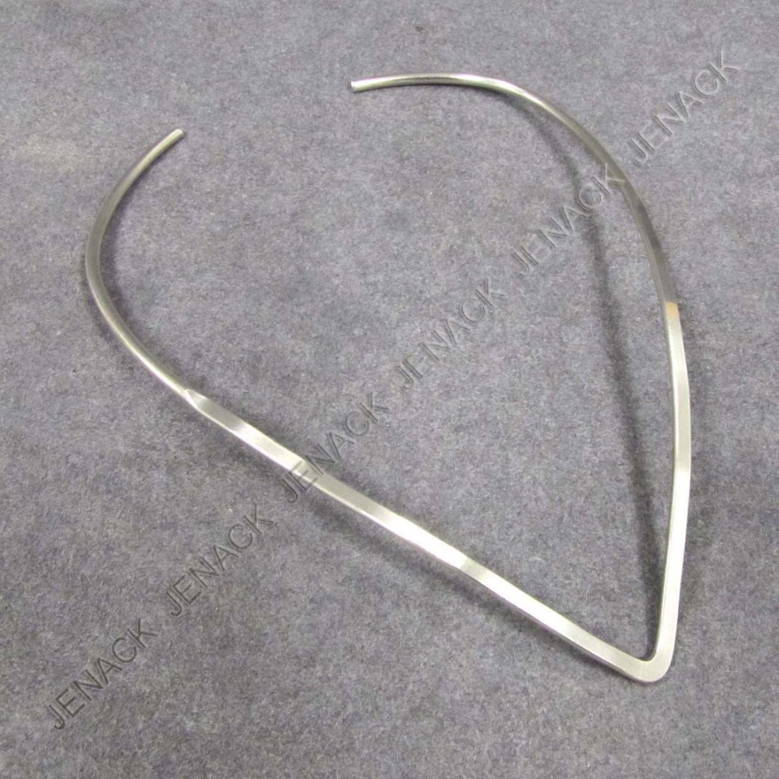 STERLING V-SHAPED CHOKER: STERLING V-SHAPED CHOKER. 0.79 OZT
