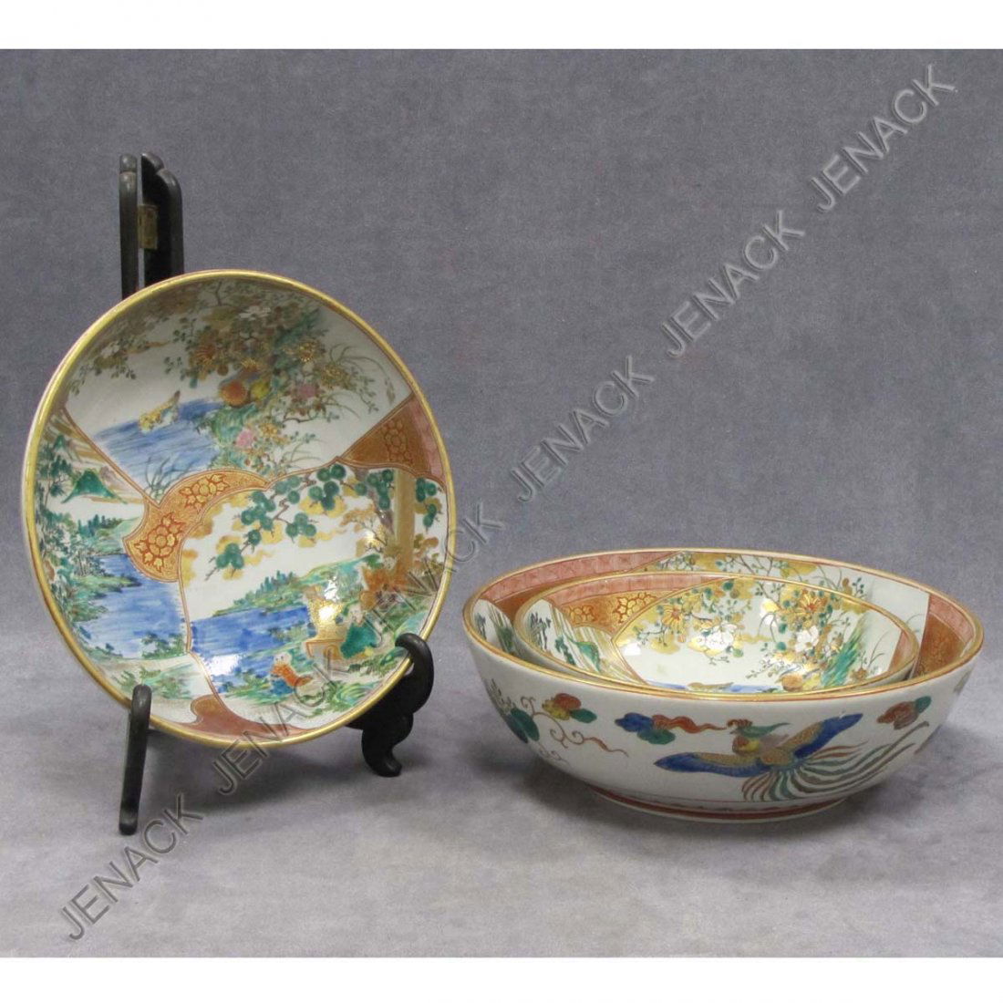 LOT (3) JAPANESE IMARI STYLE NESTING BOWLS: LOT (3) JAPANESE IMARI STYLE NESTING BOWLS, 20TH CENTURY. DIAMETER 9 1/4"-12 1/4"