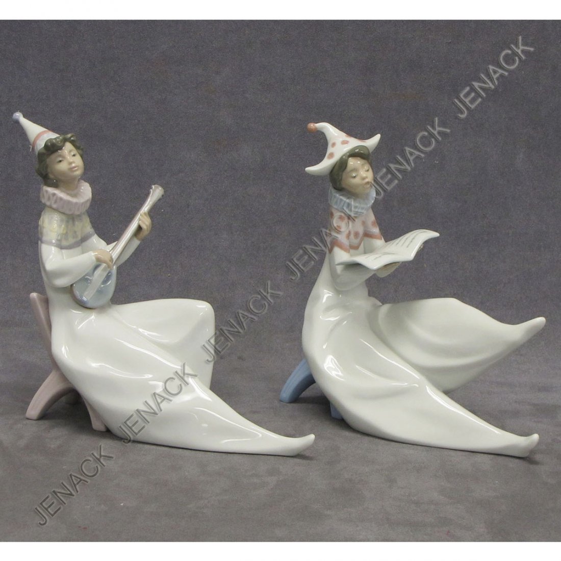 LOT (2) LLADRO PORCELAIN: LOT (2) LLADRO PORCELAIN INCLUDING THE YOUNG JESTER SINGER, #6239, HEIGHT 8"; THE YOUNG JESTER MANDOLINIST, #6237, HEIGHT 8"