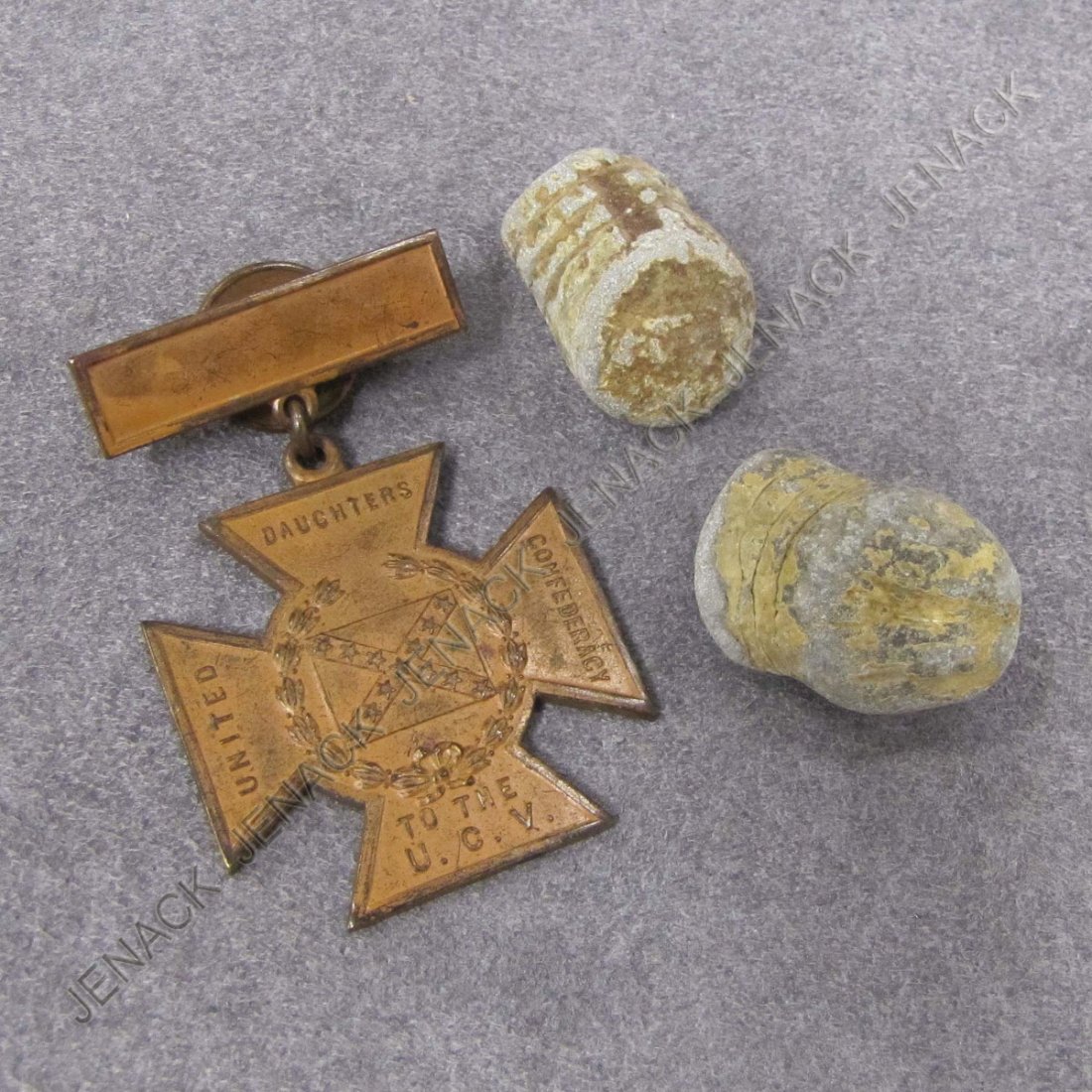 LOT (3) CIVIL WAR INCLUDING CONFEDERATE: LOT (3) CIVIL WAR INCLUDING CONFEDERATE, SOUTHERN CROSS OF HONOR AND (2) MINI BALLS