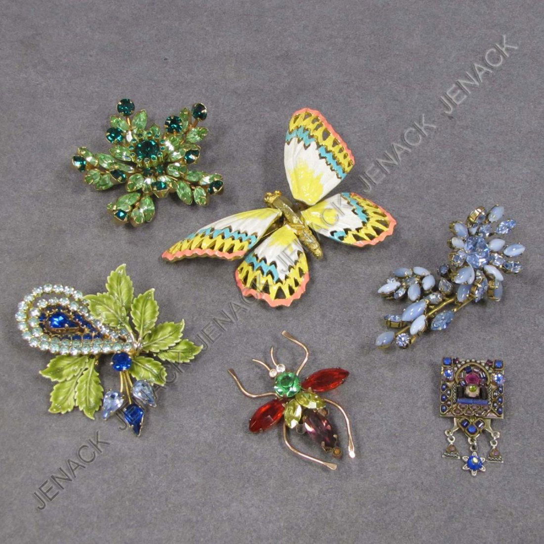 LOT (6) ASSORTED VINTAGE JEWELRY PINS: LOT (6) ASSORTED VINTAGE JEWELRY PINS INCLUDING (3) TREMBELRS-SCHREINER, KRAMER, PAULINE RADER; CORO CRAFT GILT STERLING PIN (MISSING 3/SMALL RHINESTONES); VENDOME AND AVALA BAR