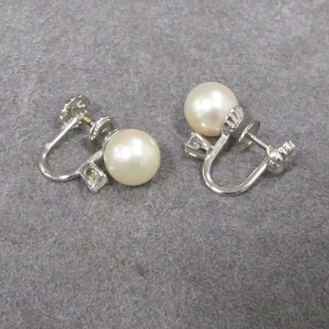 PAIR 14K WHITE GOLD EARRINGS: PAIR 14K WHITE GOLD EARRINGS SET WITH 7.6MM CULTURE PEARL AND 3.MM DIAMOND. LENGTH 3/4"; GROSS WEIGHT 2.48 GRAMS (WITH BAILEY, BANKS, AND BIDDLE BOX)