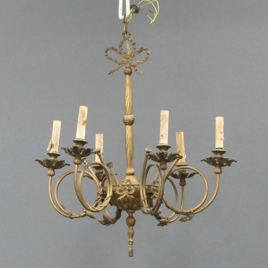 FRENCH STYLE HUNT HORN CHANDELIER: FRENCH STYLE HUNT HORN CHANDELIER. HEIGHT 25"; DIAMETER 23"