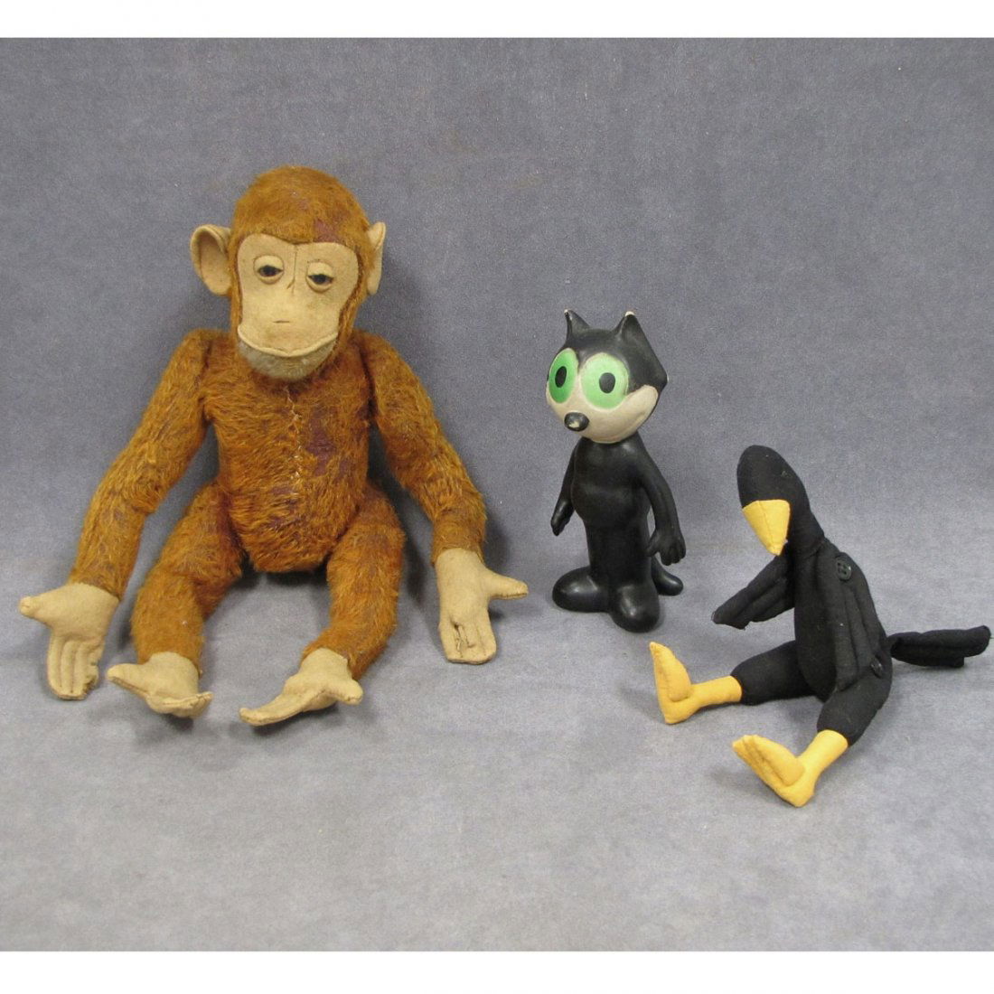 LOT (3) INCLUDING STEIFF "JOCKO" : LOT (3) INCLUDING STEIFF "JOCKO" JOINTED MOHAIR MONKEY, HEIGHT 13"; FELIX THE CAT RUBBER SQUEEZE TOY, 1962, HEIGHT 6"; CLOTH JOINTED CROW FIGURE, HEIGHT 8"