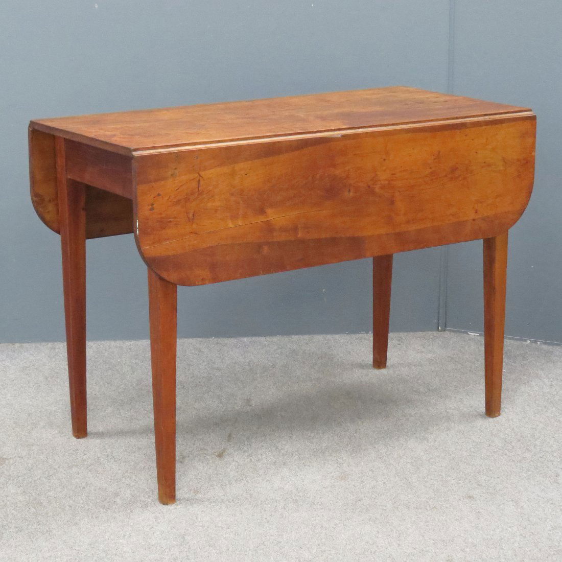 HEPPLEWHITE CARVED PINE DROP LEAF TABLE: HEPPLEWHITE CARVED PINE DROP LEAF TABLE, 19TH CENTURY. HEIGHT 27"; TOP 18 X 38"