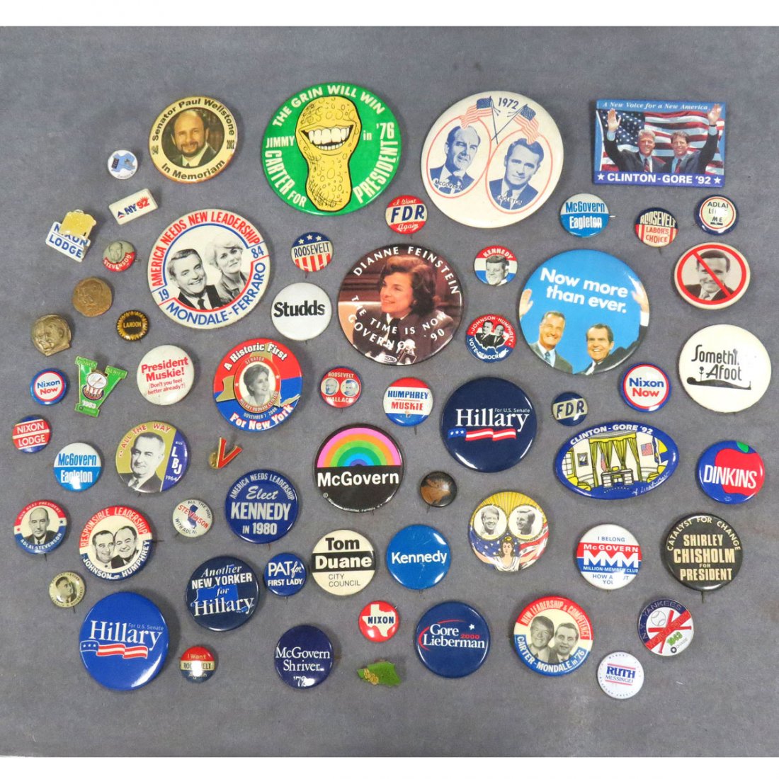 LOT ASSORTED US POLITICAL CAMPAIGN BUTTONS: LOT ASSORTED US POLITICAL CAMPAIGN BUTTONS INCLUDING NIXON, KENNEDY, FDR, CLINTON, STEVENSON, ETC