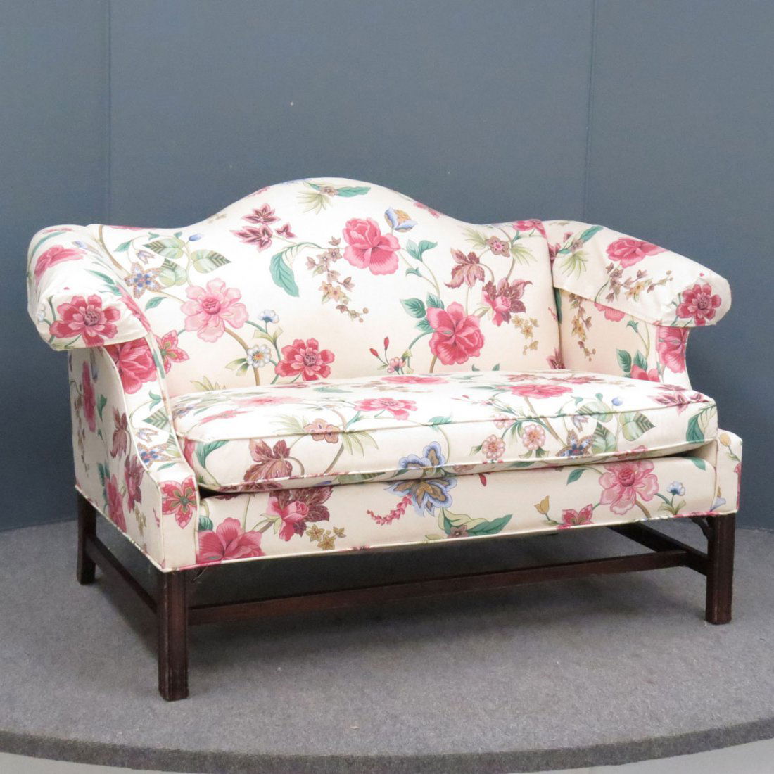 CHIPPENDALE STYLE HUMP BACK SETTEE, ETHAN ALLEN : CHIPPENDALE STYLE HUMP BACK SETTEE, ETHAN ALLEN. LENGTH 58"