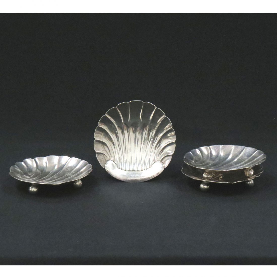 SET (4) MEXICAN STERLING SHELL-FORMED FOOTED DISH: SET (4) MEXICAN STERLING SHELL-FORMED FOOTED DISHES, SIGNED JMS (JOSE MARMOLEJO S). 4 5/8 X 4 5/8"; 10.72 OZT