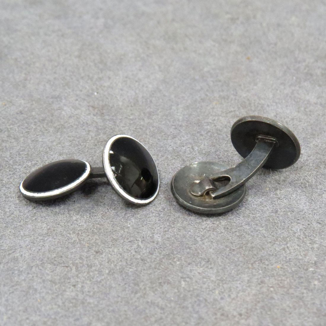 DAVID ANDERSEN SILVER ENAMEL CUFF LINKS: DAVID ANDERSEN SILVER AND BLACK/WHITE ENAMELED CUFF LINKS