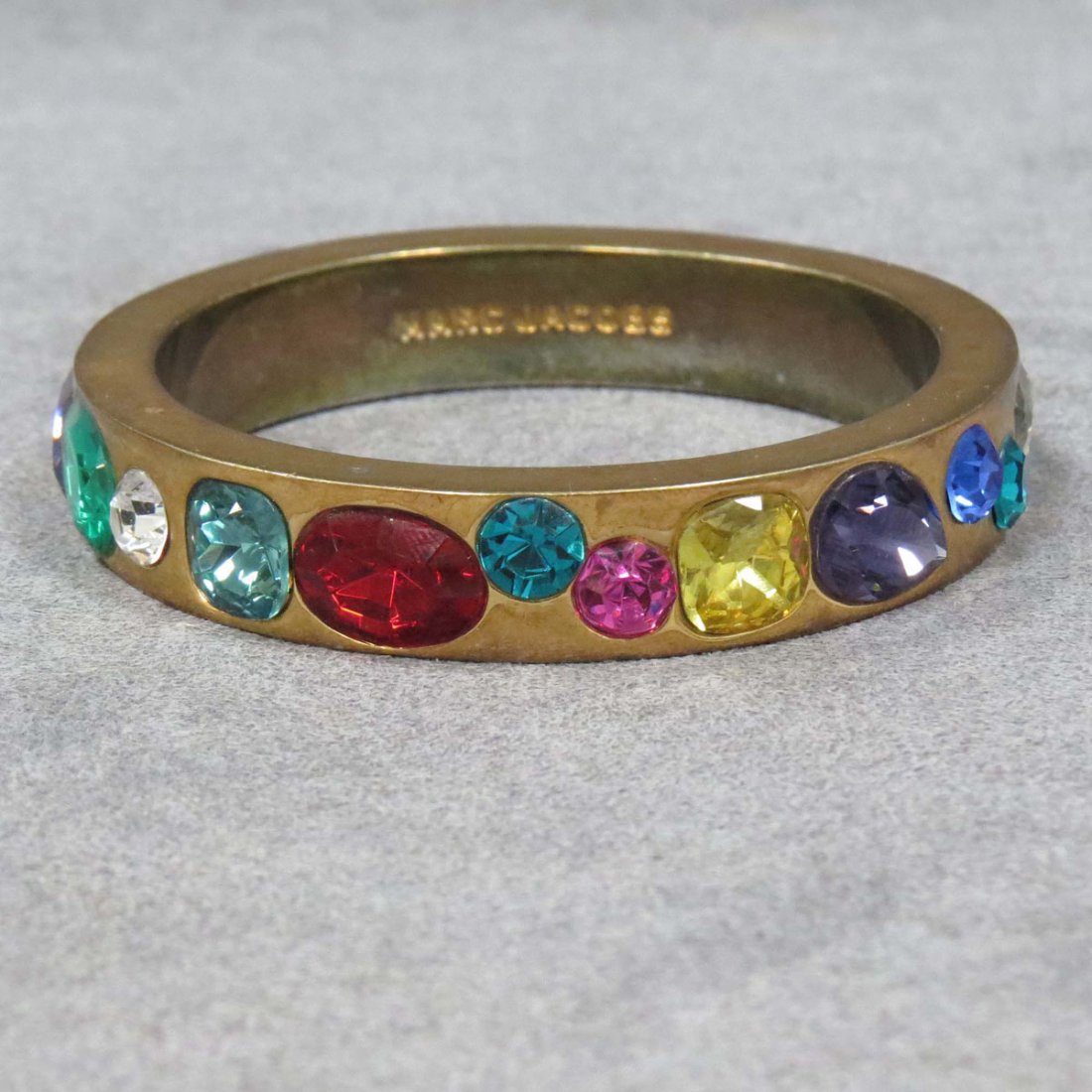 MARC JACOBS COSTUME JEWELRY BANGLE: MARC JACOBS COSTUME JEWELRY BANGLE SET WITH COLORED RHINESTONES. DIAMETER 3"; OPENING-2 1/4"