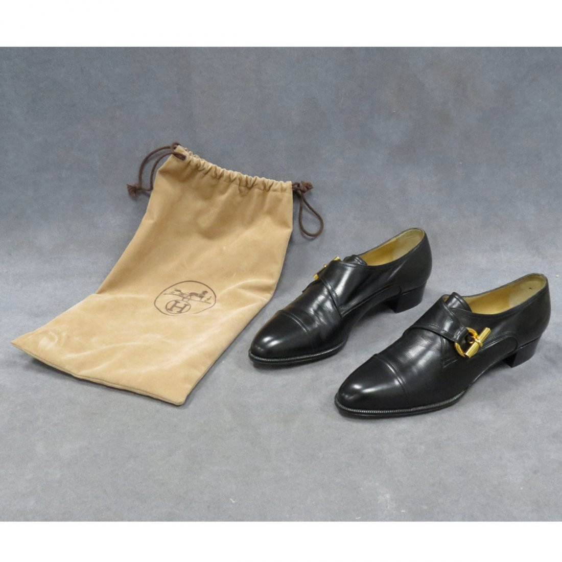 PAIR HERMES BLACK LEATHER BOOT/SHOES: PAIR HERMES BLACK LEATHER BOOT/SHOES. SIZE 5 (35) (WITH SUEDE BAG)