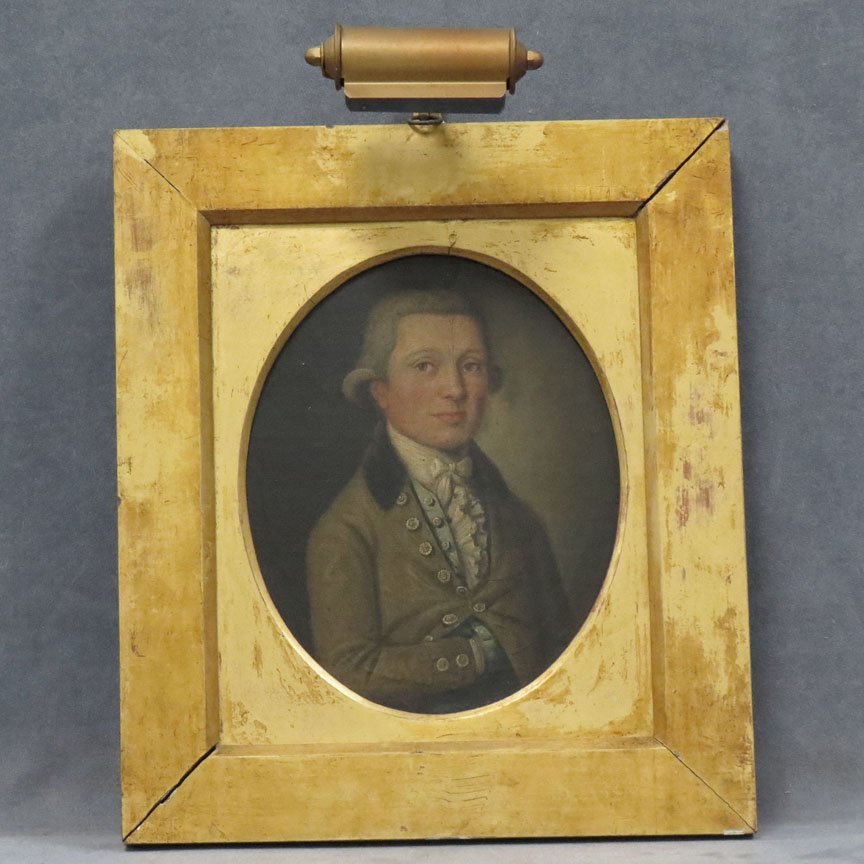 CONTINENTAL SCHOOL (18TH CENTURY), OIL ON CANVAS: CONTINENTAL SCHOOL (18TH CENTURY), OIL ON CANVAS, PORTRAIT OF A GENTLEMAN. SIGHT 11 X 8 3/4"; FRAMED 17 X 14 1/2"