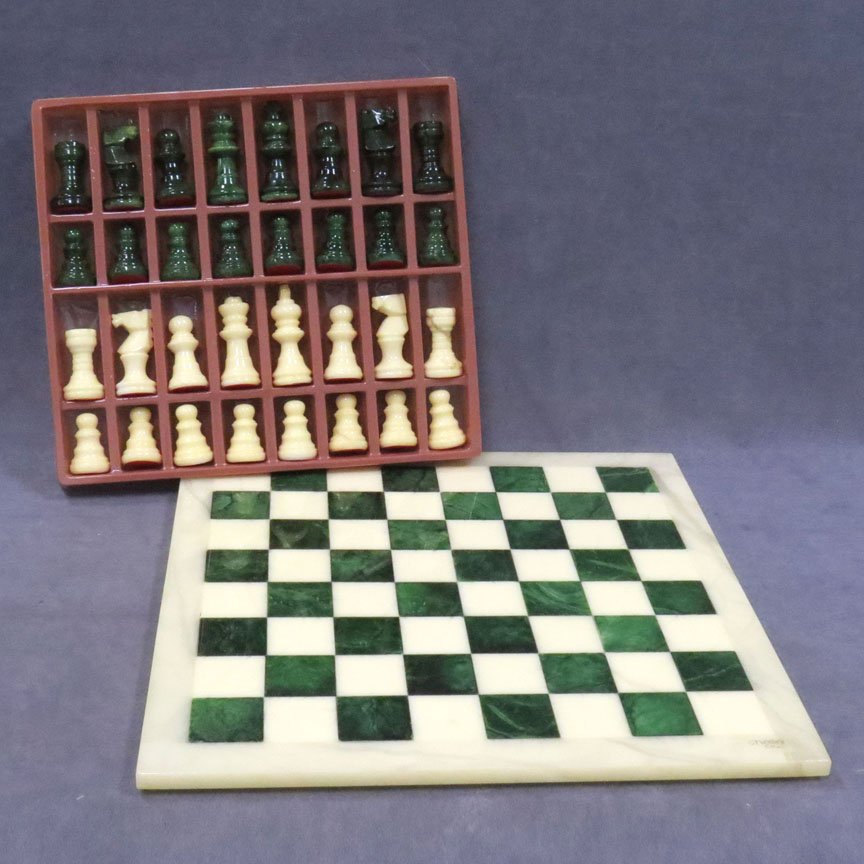 CHIELLINI WHITE AND GREEN MARBLE CHESS SET: CHIELLINI WHITE AND GREEN MARBLE CHESS SET WITH ORIGINAL BOX