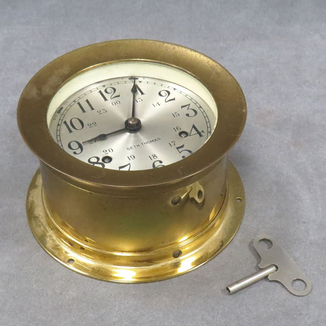 SETH THOMAS BRASS SHIP'S CLOCK WITH KEY: SETH THOMAS BRASS SHIP'S CLOCK WITH KEY. DIAMETER 5 1/4"