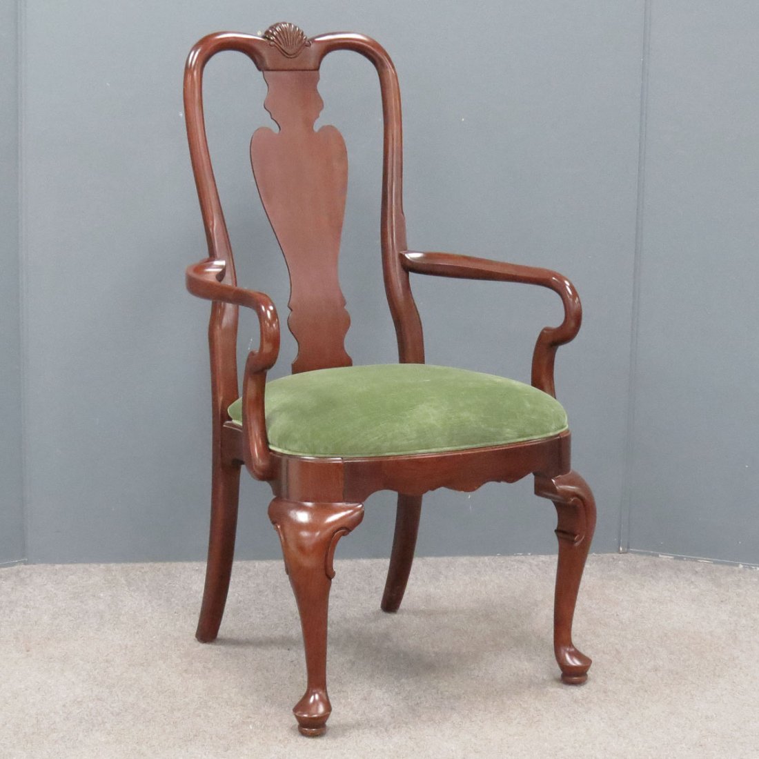 ETHAN ALLEN QUEEN ANNE STYLE MAHOGANY ARMCHAIR: ETHAN ALLEN QUEEN ANNE STYLE MAHOGANY ARMCHAIR