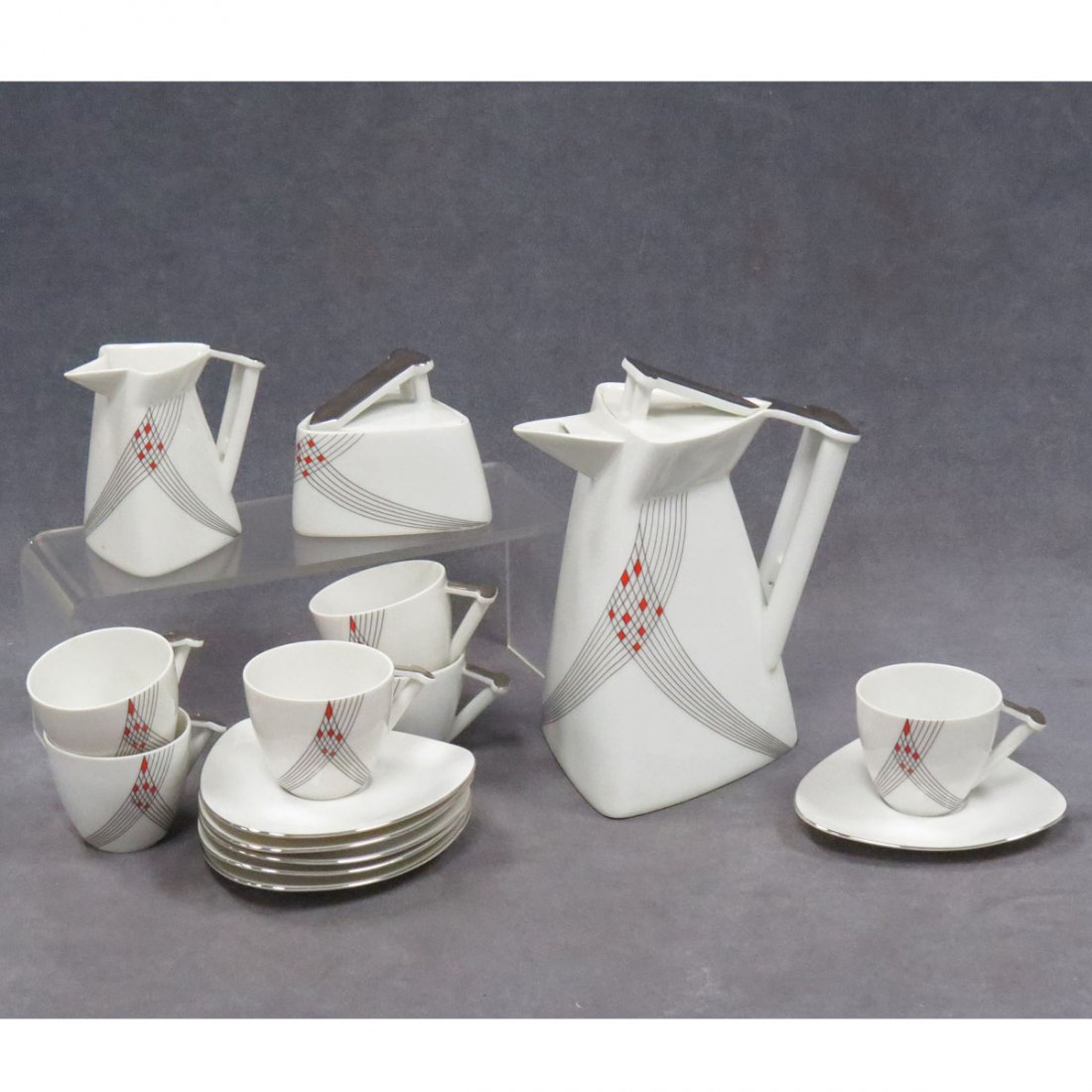 SET (6) DESIGNER MODERN CARLSBAD "STUDIO" LISETTE: SET (6) DESIGNER MODERN CARLSBAD "STUDIO" LISETTE PORCELAIN TEA SET, CZECHOSLOVAKIA (14 PIECES)