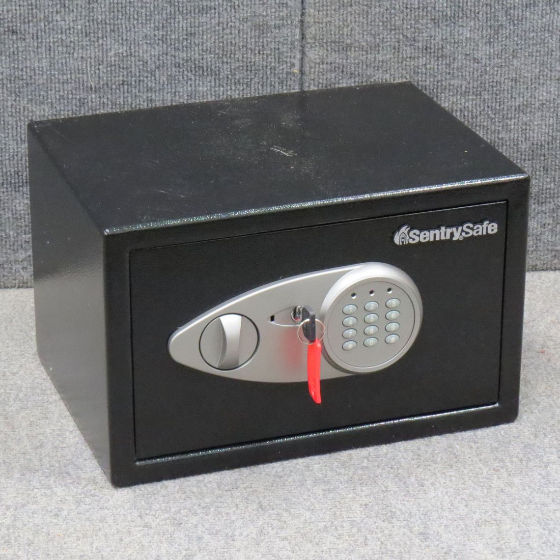SENTRY HAND GUN SAFE: SENTRY HAND GUN SAFE. HEIGHT 8 3/4"; WIDTH 14"; DIAMETER 10"