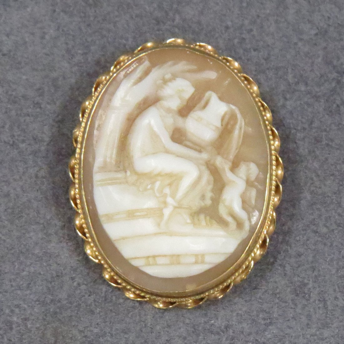 14K YELLOW GOLD FRAMED CARVED SHELL CAMEO PENDANT: 14K YELLOW GOLD FRAMED CARVED SHELL CAMEO PENDANT/BROOCH. 1 3/8 X 1"; GROSS WEIGHT 6.5 GRAMS