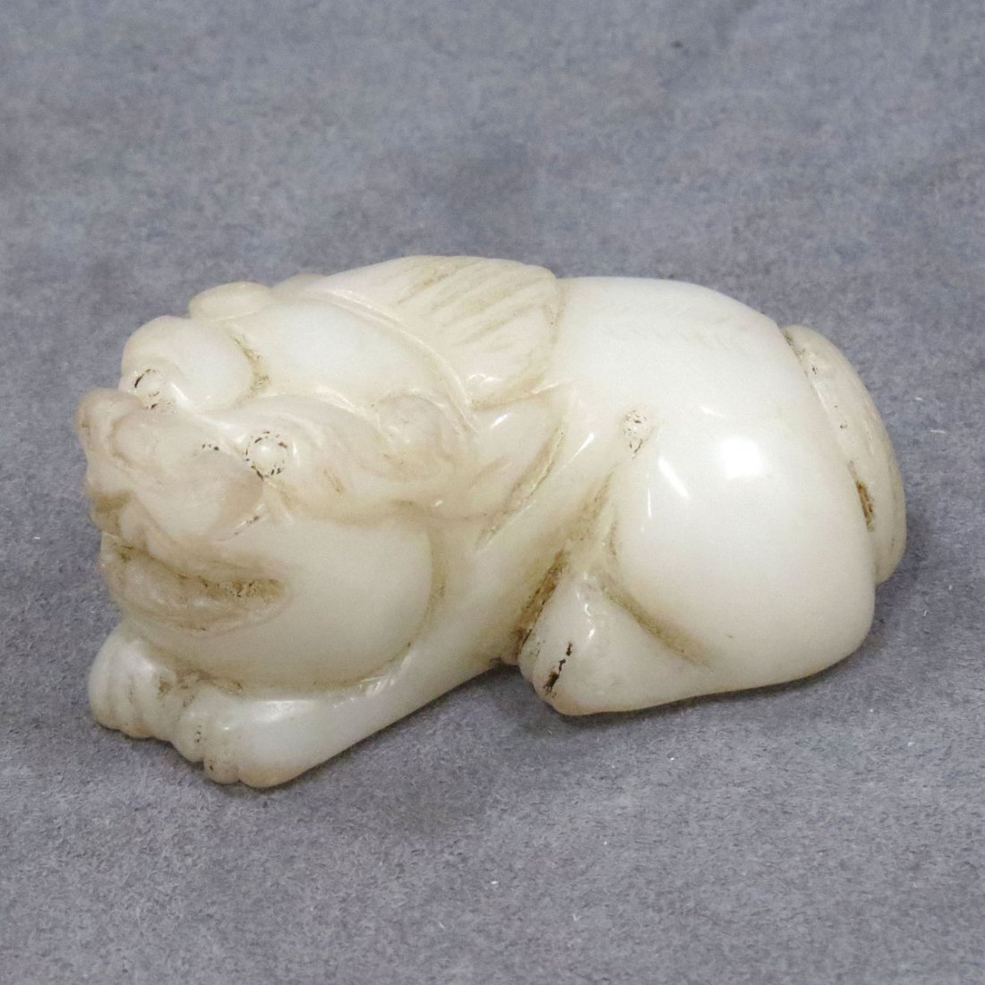 CHINESE CARVED JADE FOO DOG: CHINESE CARVED JADE FOO DOG. LENGTH 3"
