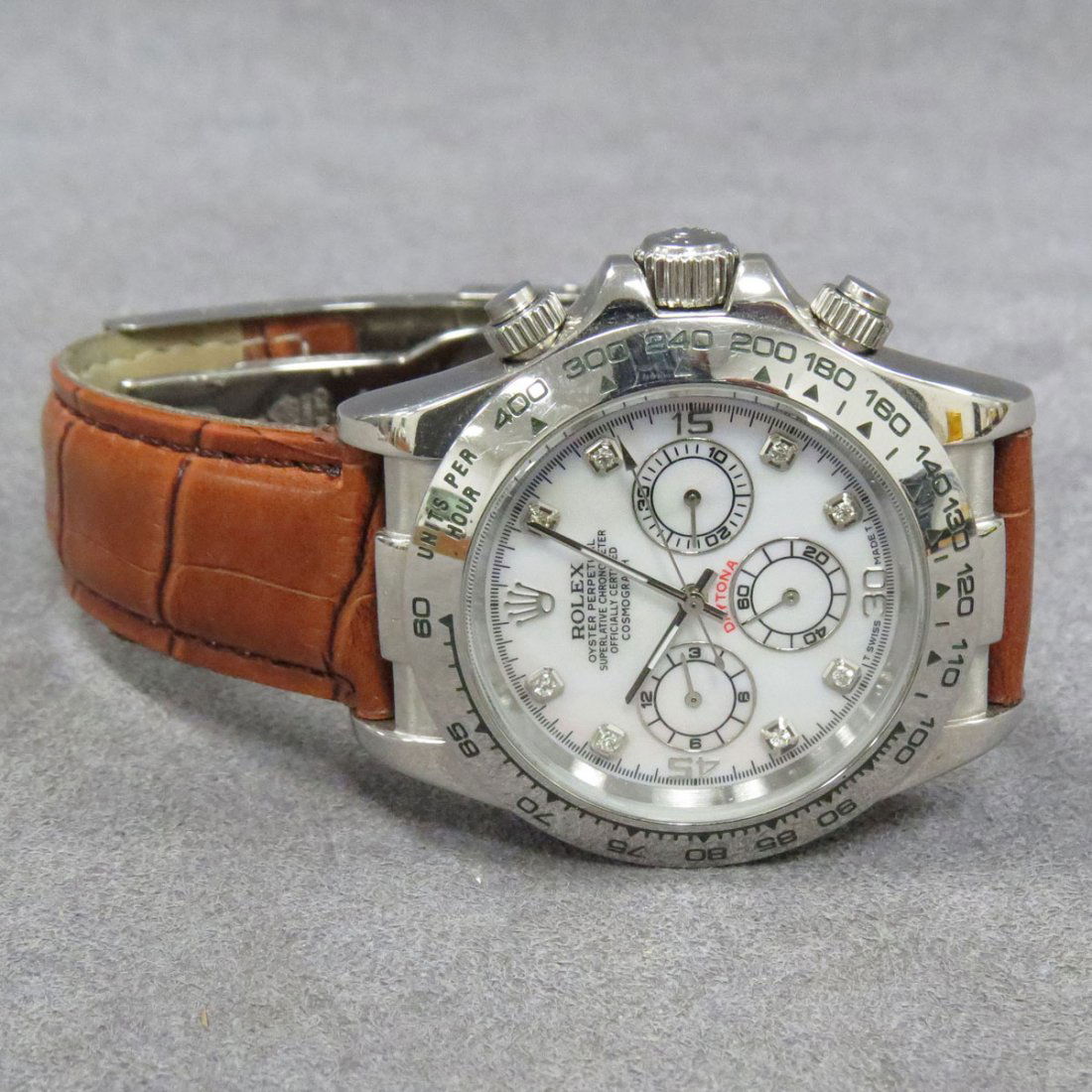 REPLICA: ROLEX STAINLESS DAYTONA AUTOMATIC WATCH: REPLICA: ROLEX STAINLESS DAYTONA AUTOMATIC WRISTWATCH. 40MM. (NEW)