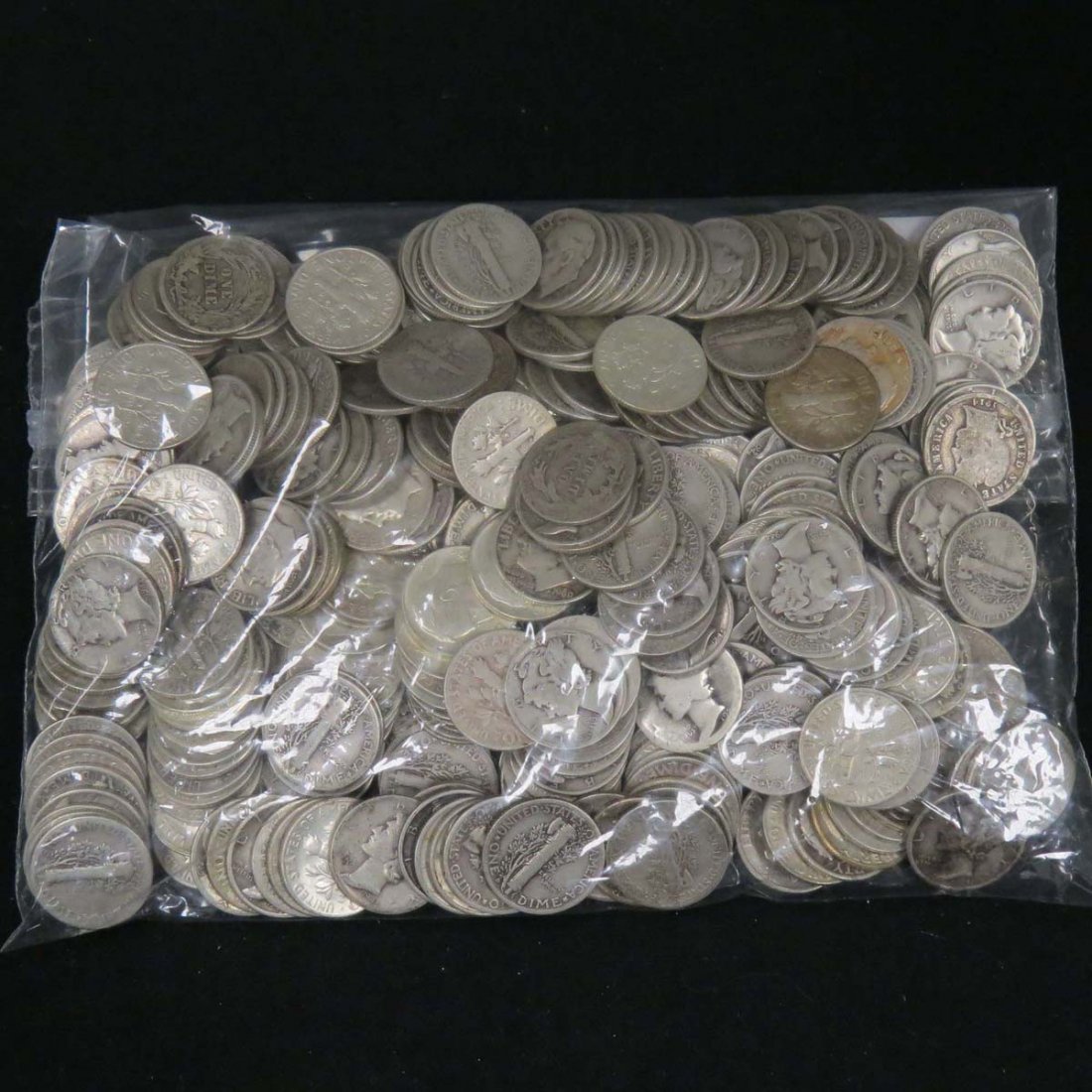 LOT (330) MERCURY AND ROOSEVELT SILVER DIMES: LOT (330) ASSORTED MERCURY AND ROOSEVELT SILVER DIMES