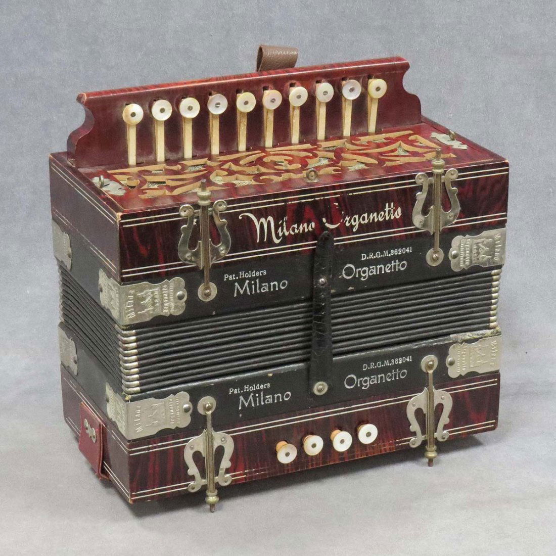 VINTAGE MILANO 10BUTTON ACCORDION