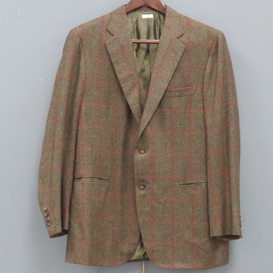 BRIONI ITALIAN DESIGN 100% CASHMERE BLAZER: BRIONI ITALIAN DESIGN 100% CASHMERE BLAZER. APPROXIMATE SIZE 42