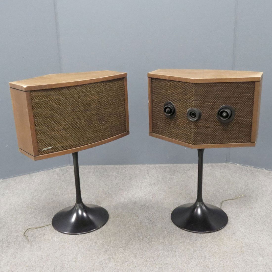 PAIR VINTAGE BOSE PEDESTAL BASE SPEAKERS Aug 10, 2014 William J