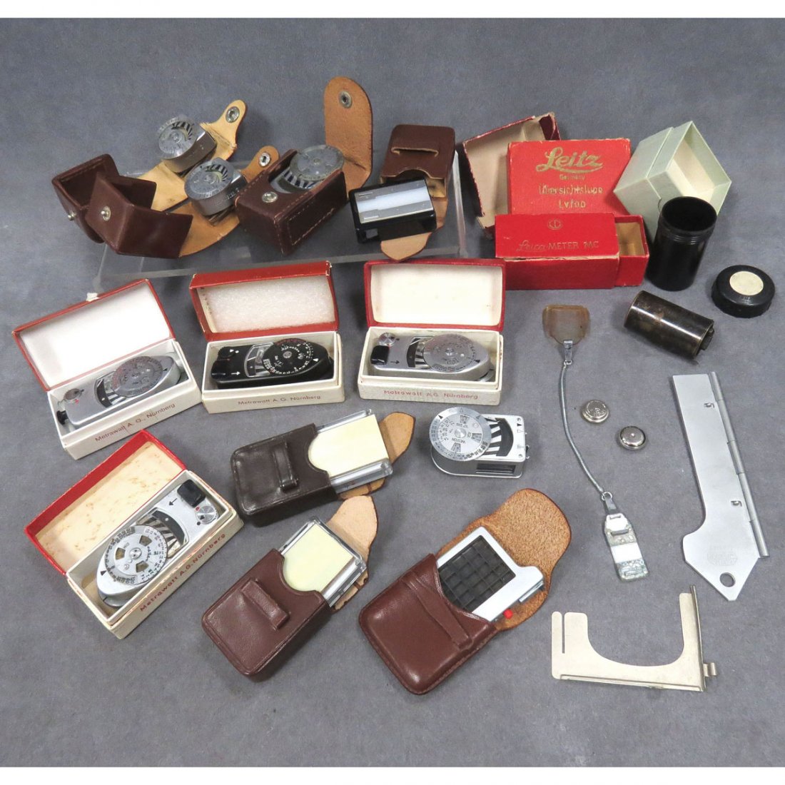 LOT ASSORTED VINTAGE LEITZ/LEICA M. METERS: LOT ASSORTED VINTAGE LEITZ/LEICA M. METERS INCLUDING BOXES AND LEATHER CASES, ETC.