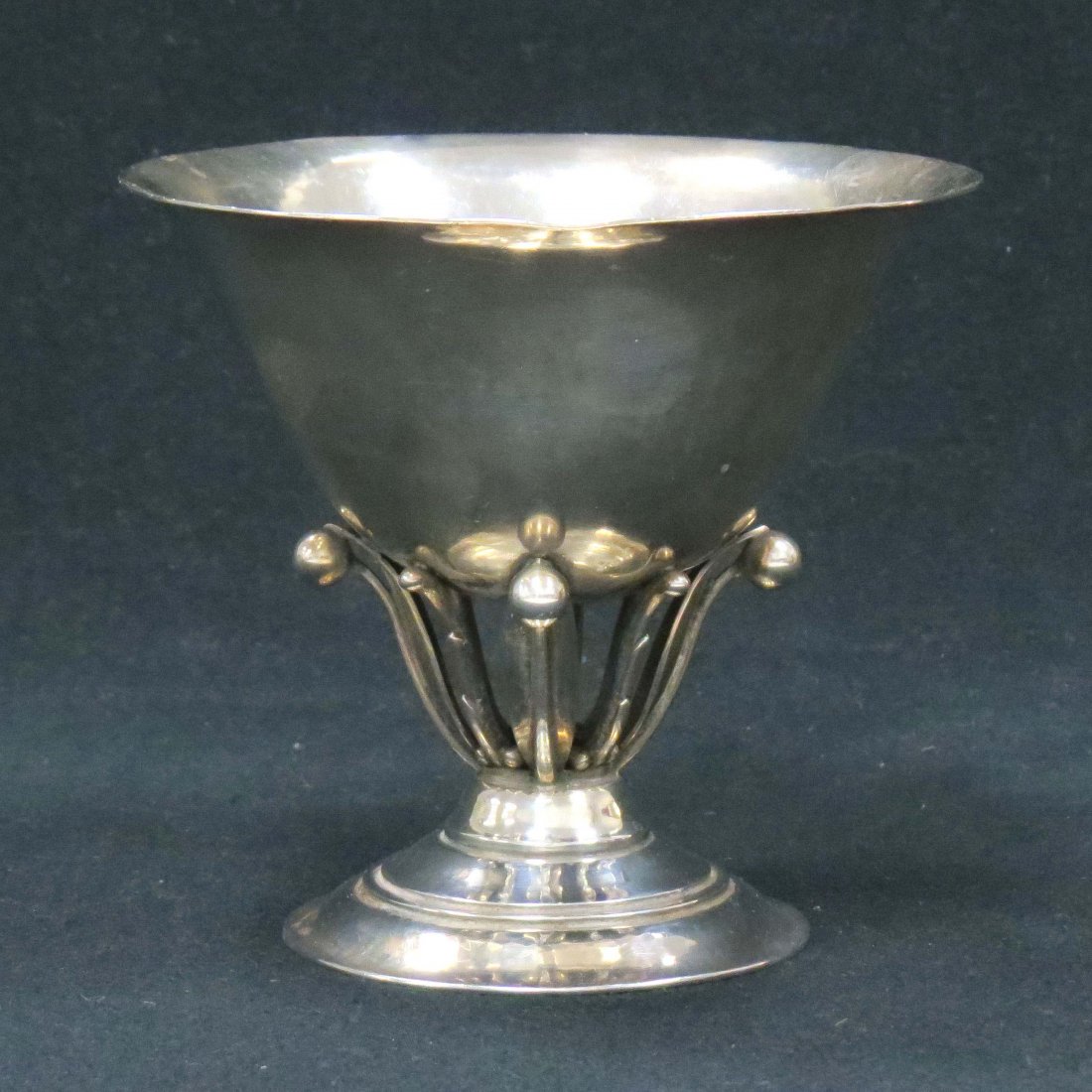 GEORG JENSEN/DESSIN STERLING COMPOTE: GEORG JENSEN/DESSIN STERLING COMPOTE WITH JOHAN ROHDE (1856-1935) DESIGNER MARK AND HALLMARKED, #17B. HEIGHT 4"; DIAMETER 4 3/8"; 5.52 OZT