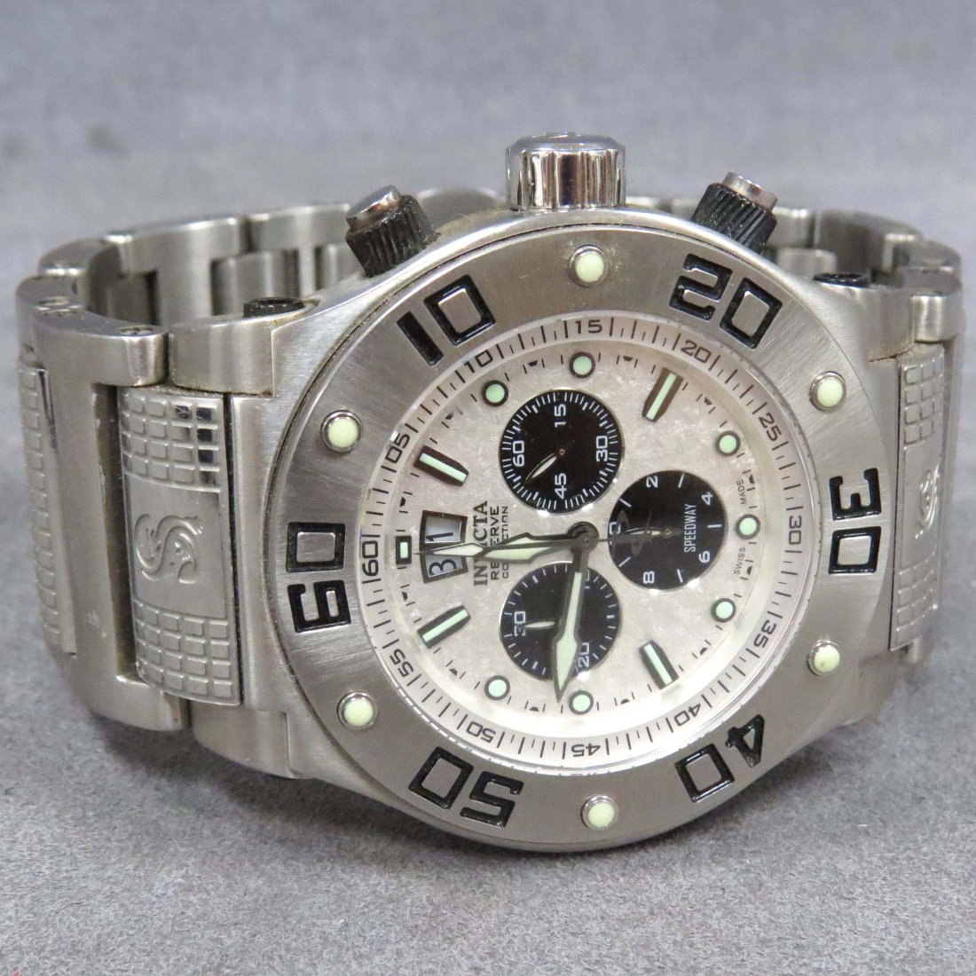 INVICTA RESERVE STAINLESS SPEEDWAY WRISTWATCH: INVICTA RESERVE STAINLESS SPEEDWAY MODEL 4917 SWISS QUARTZ CHRONOGRAPH WRISTWATCH. 52MM (WITH BOX)
